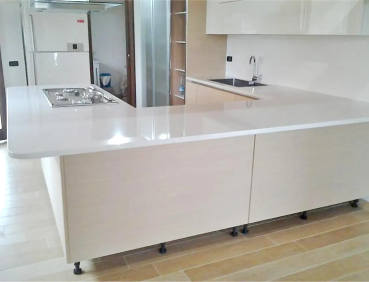 Cucina con piano in granito