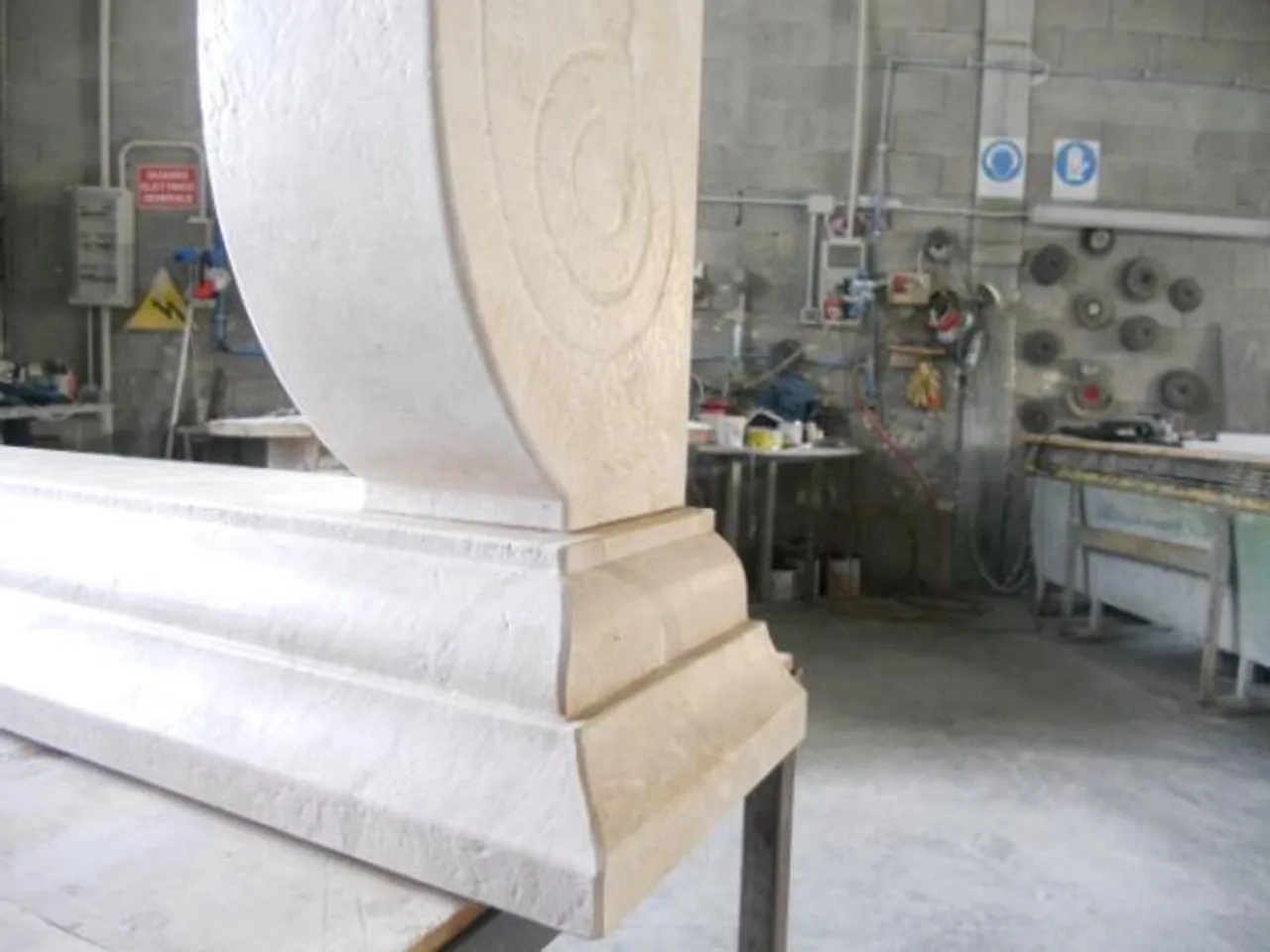 Lavorazione artistica scolpita nel marmo