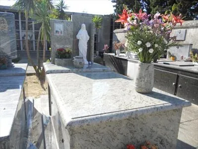 Monumento funebre in marmo